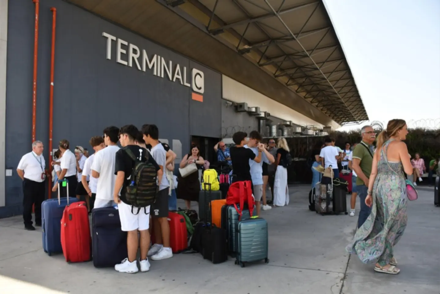 Un bărbat a dat foc zonei de check-in de la aeroportul Malpensa din Milano