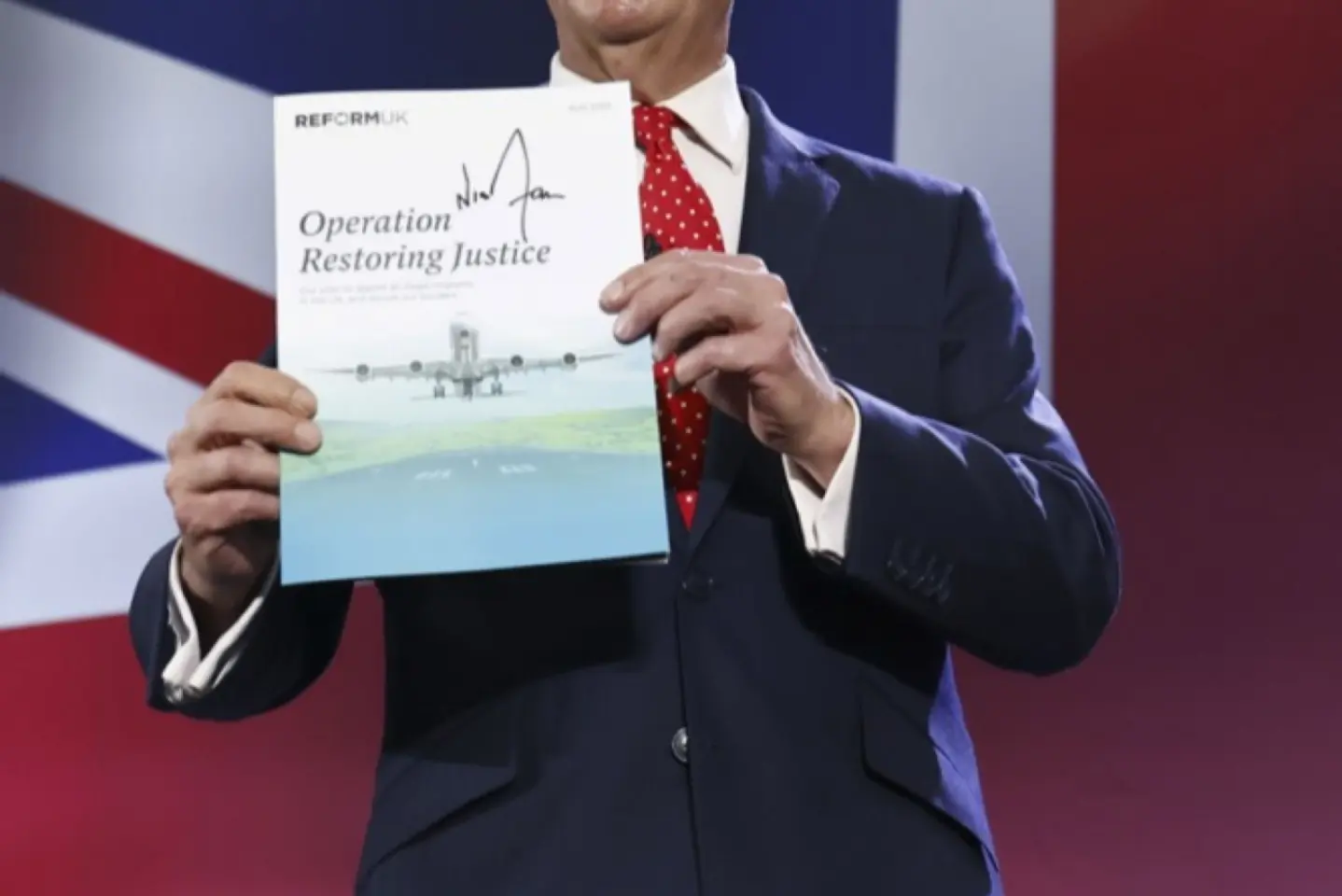 Nigel  Farage dezvăluie planul de deportare a solicitanților de azil 