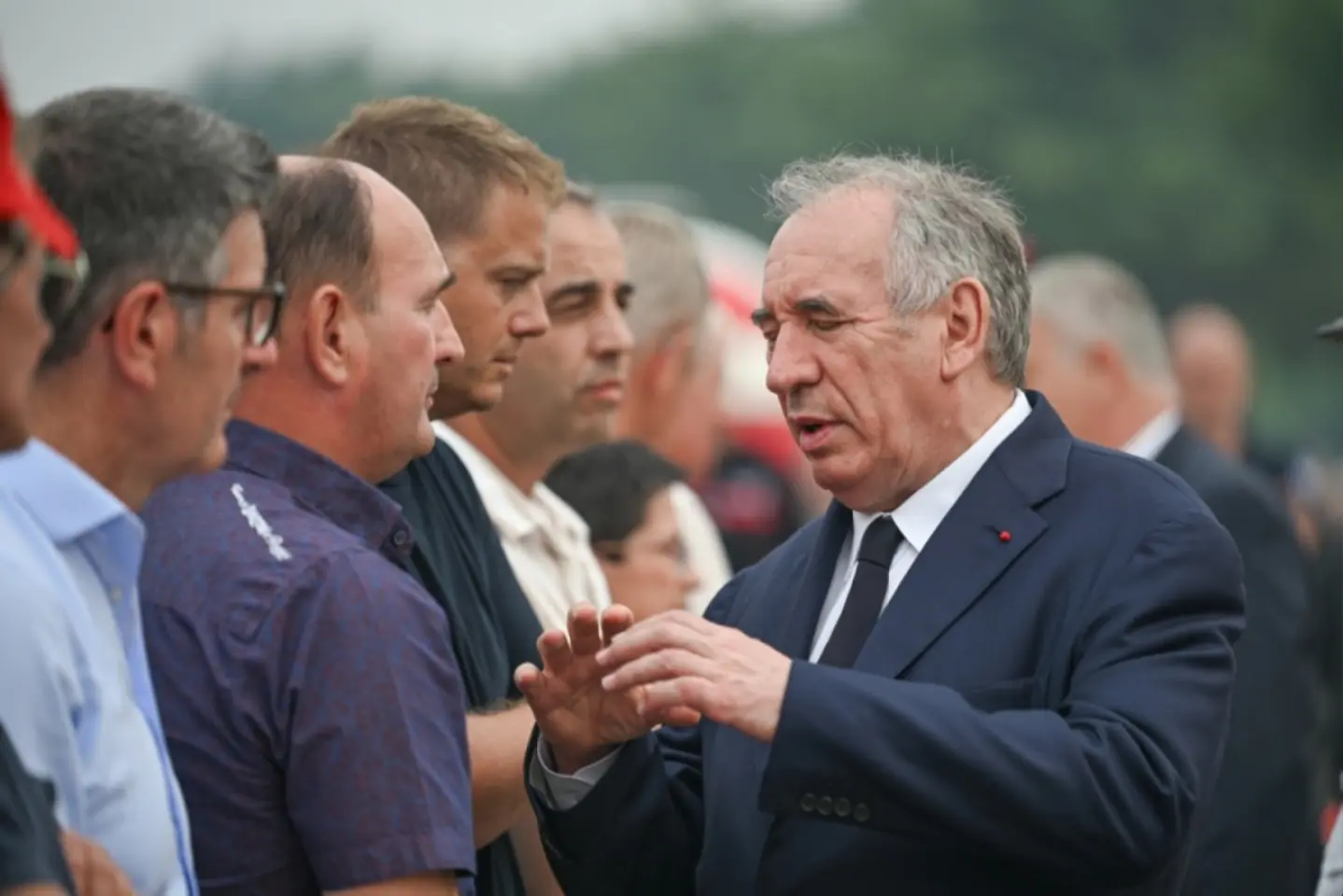Majoritatea francezilor doresc alegeri anticipate în contextul crizei politice care se profilează