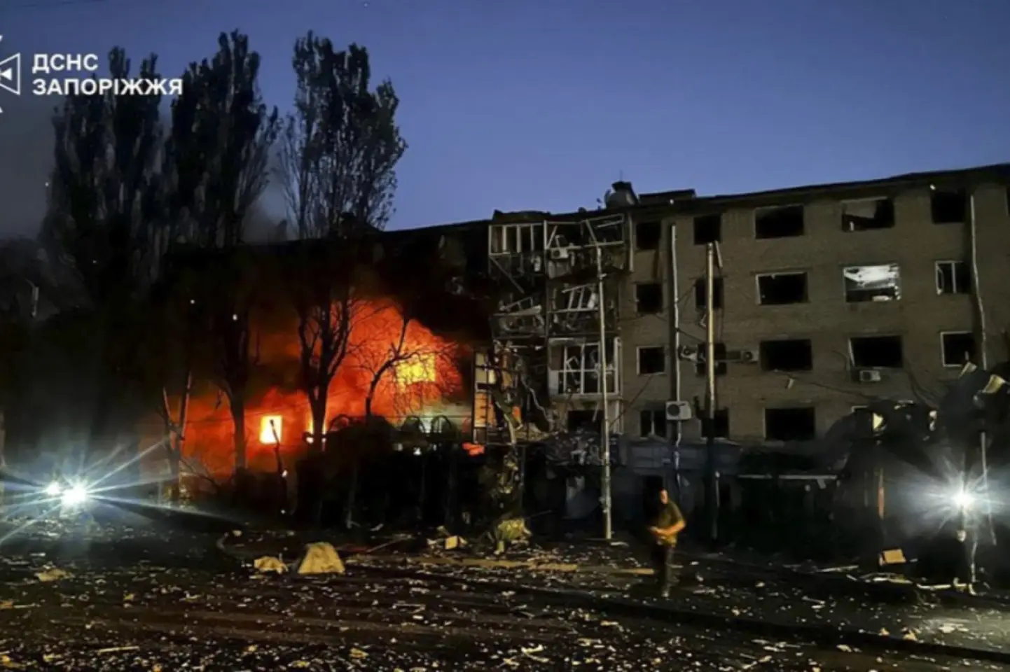 Rusia lansează un atac „masiv” asupra Ucrainei, în timp ce Kievul atacă rafinăriile de petrol