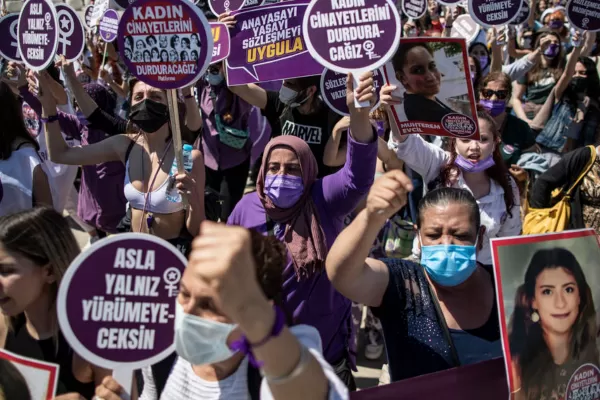 Proteste de stradă după ce Turcia s-a retras oficial din Convenția de la Istanbul, un tratat internațional care combate violența împotriva femeilor