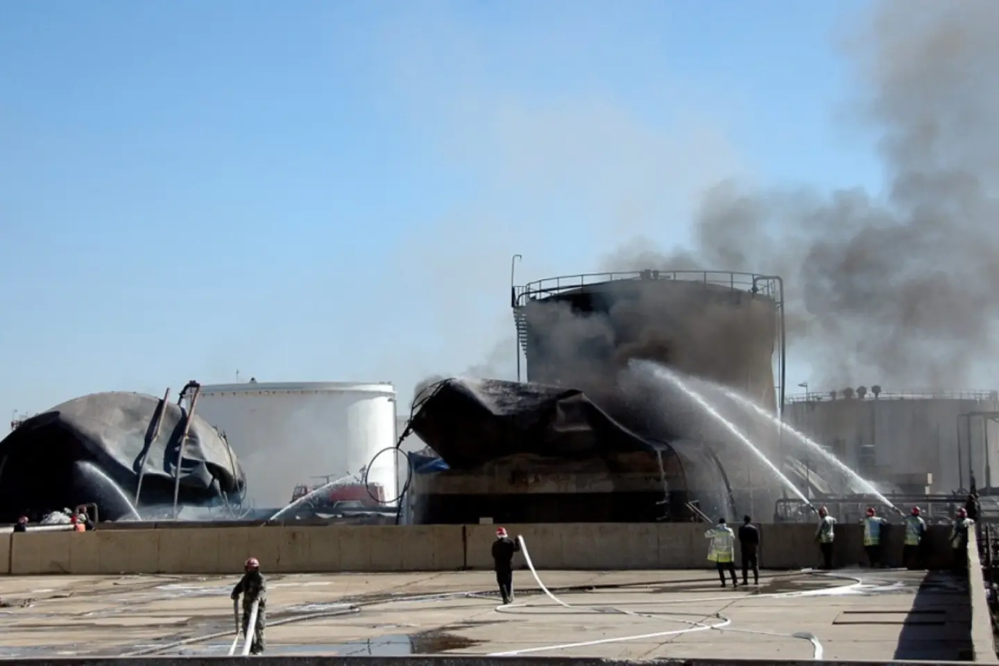 Incendiu izbucnit la o rafinărie de petrol din Rusia în urma unui atac cu dronă
