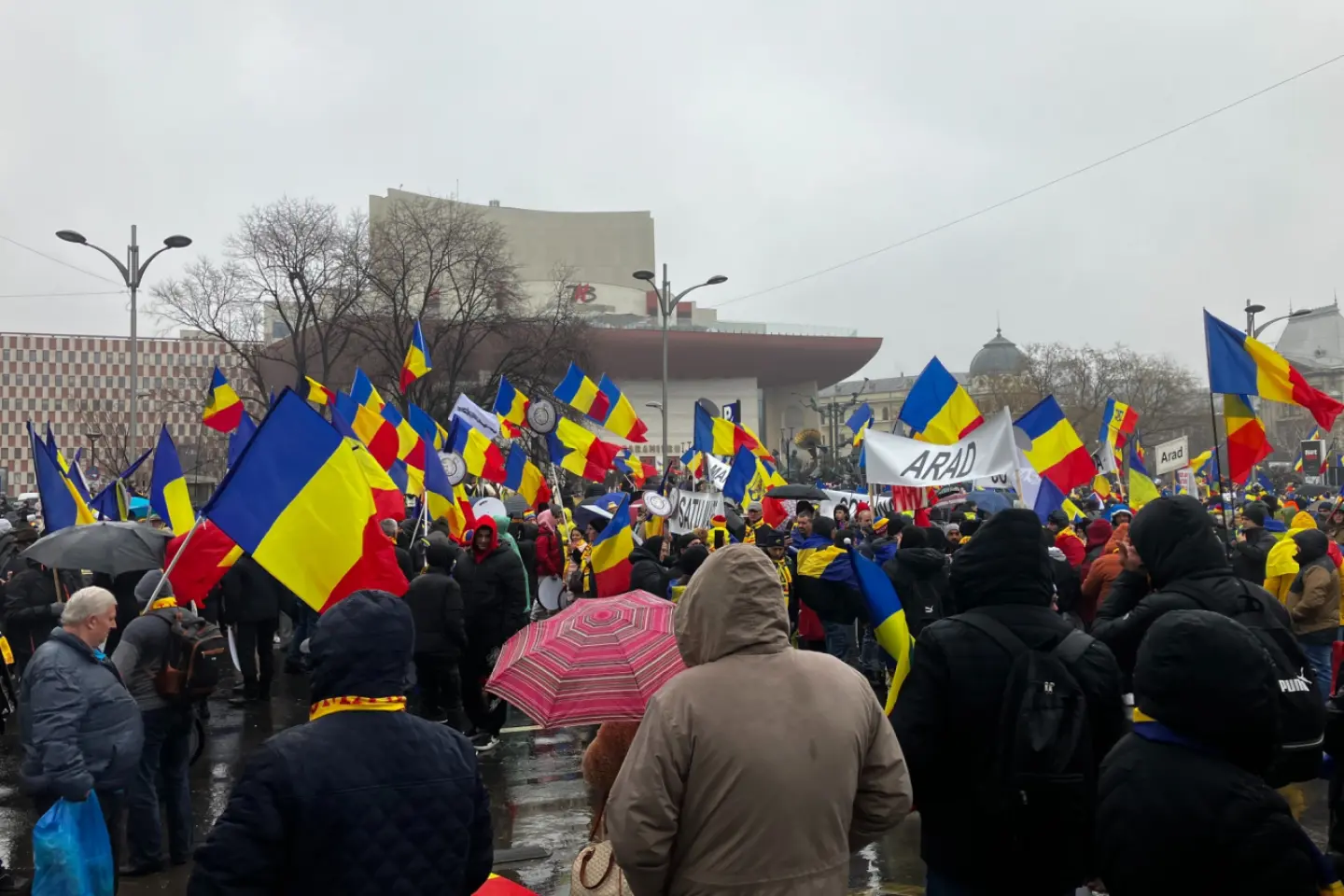 Trei sferturi dintre români consideră că România se îndreaptă într-o direcție greșită