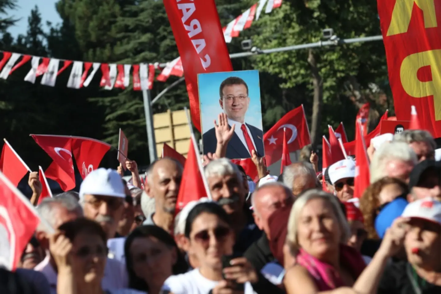 Opoziția turcă, sub asaltul regimului Erdoğan-AKP