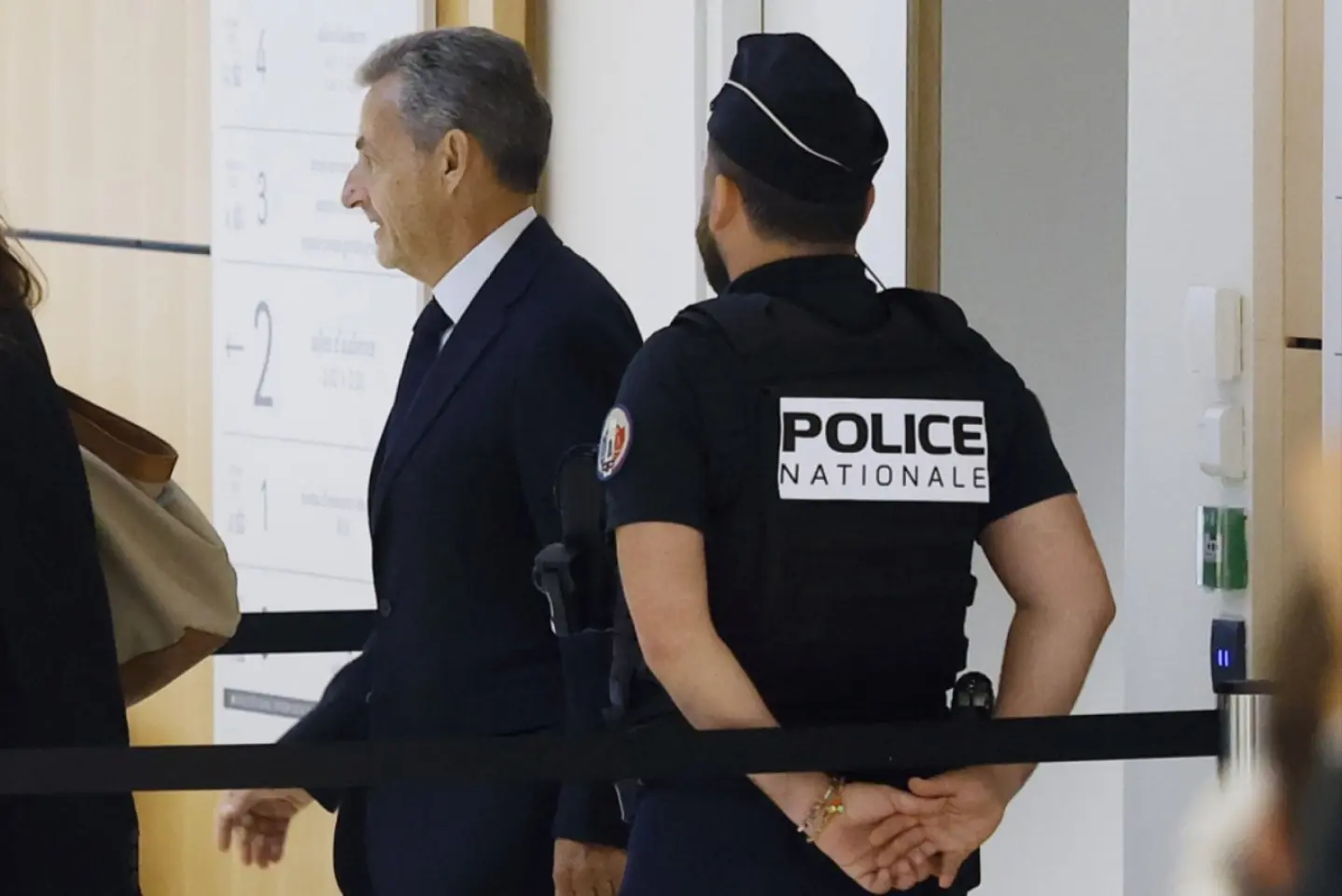 Fostul președinte francez Nicolas Sarkozy a fost condamnat la cinci ani de închisoare