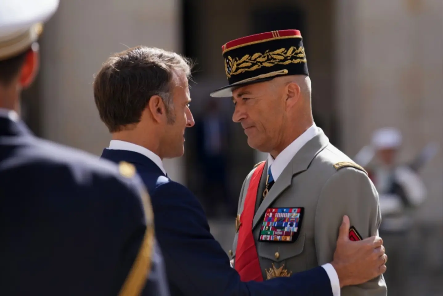 FAKE NEWS: Macron wants a war with Russia, but the army opposes it	