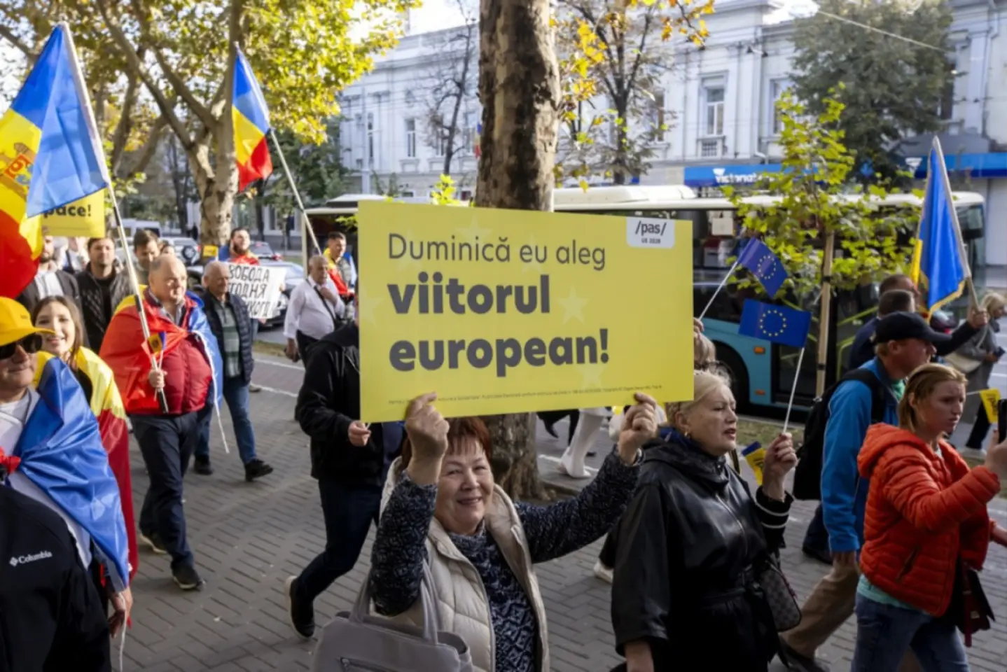ALEGERI PARLAMENTARE ÎN REPUBLICA MOLDOVA: Moldovenii au de ales din nou între Europa şi Rusia