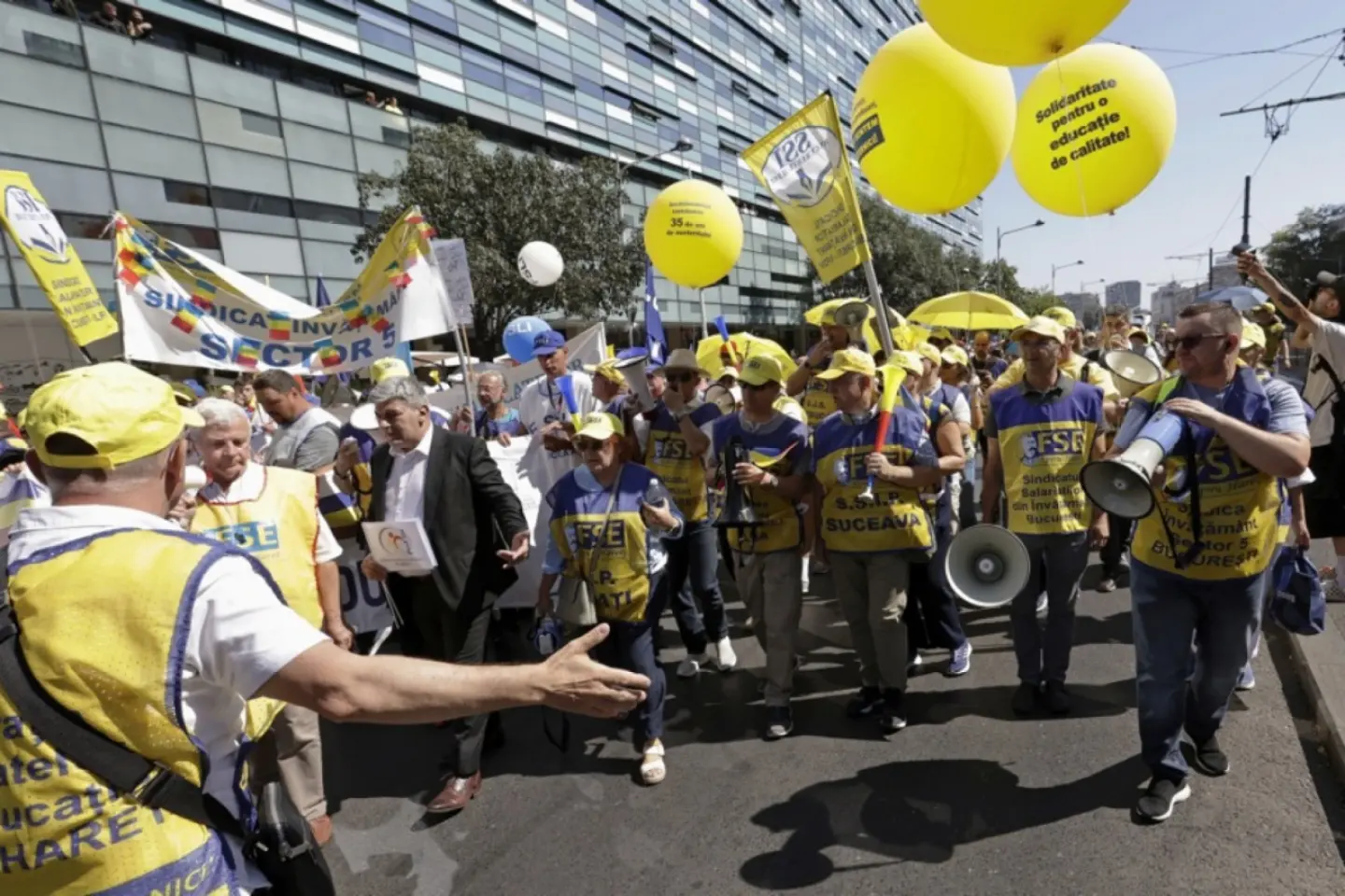 Sindicatele din învăţământ ameninţă cu noi proteste