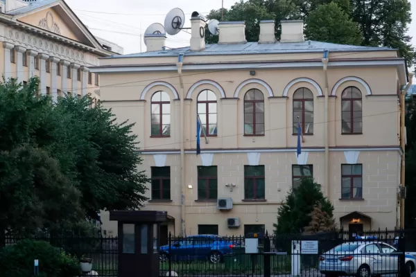 Consulul Estoniei la Sankt-Petersburg , Mart Lätte, a fost reținut în flagrant delict în timp ce ar fi primit documente secrete din partea unui cetățean rus