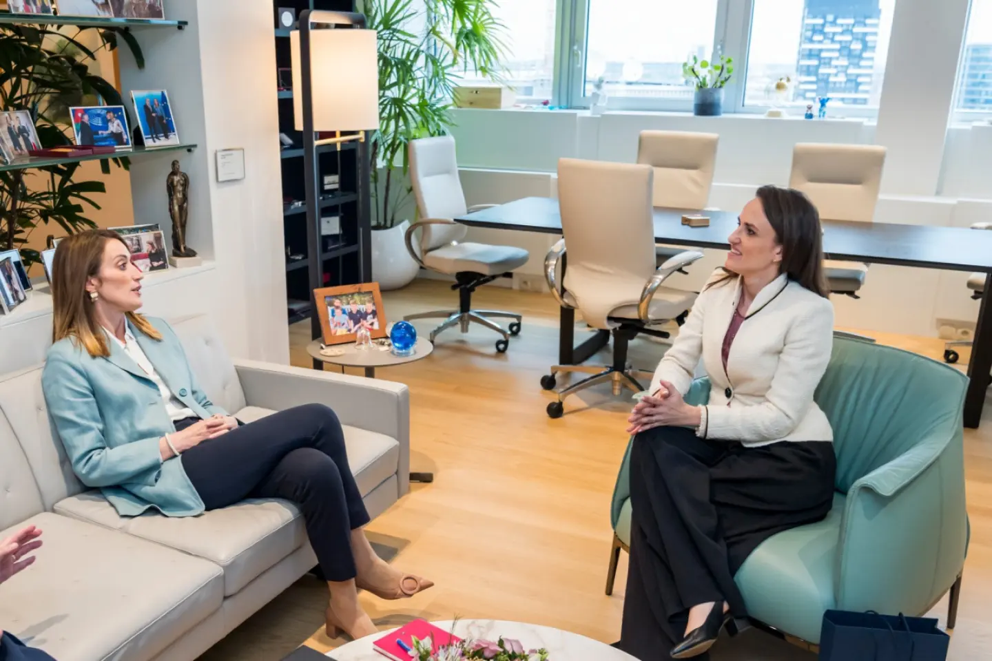 Oana Ţoiu, întâlnire cu Roberta Metsola, la Bruxelles