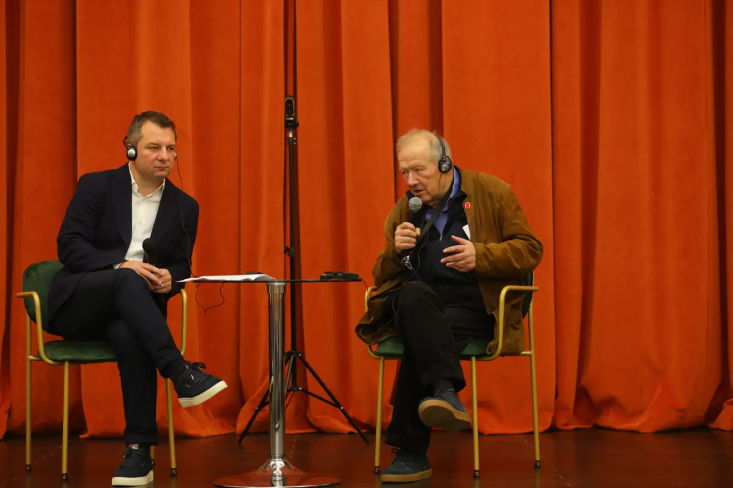 Adam Michnik în dialog cu conf. univ. dr. Daniel Citirigă, decanul FISP, la Conferințele Veridica