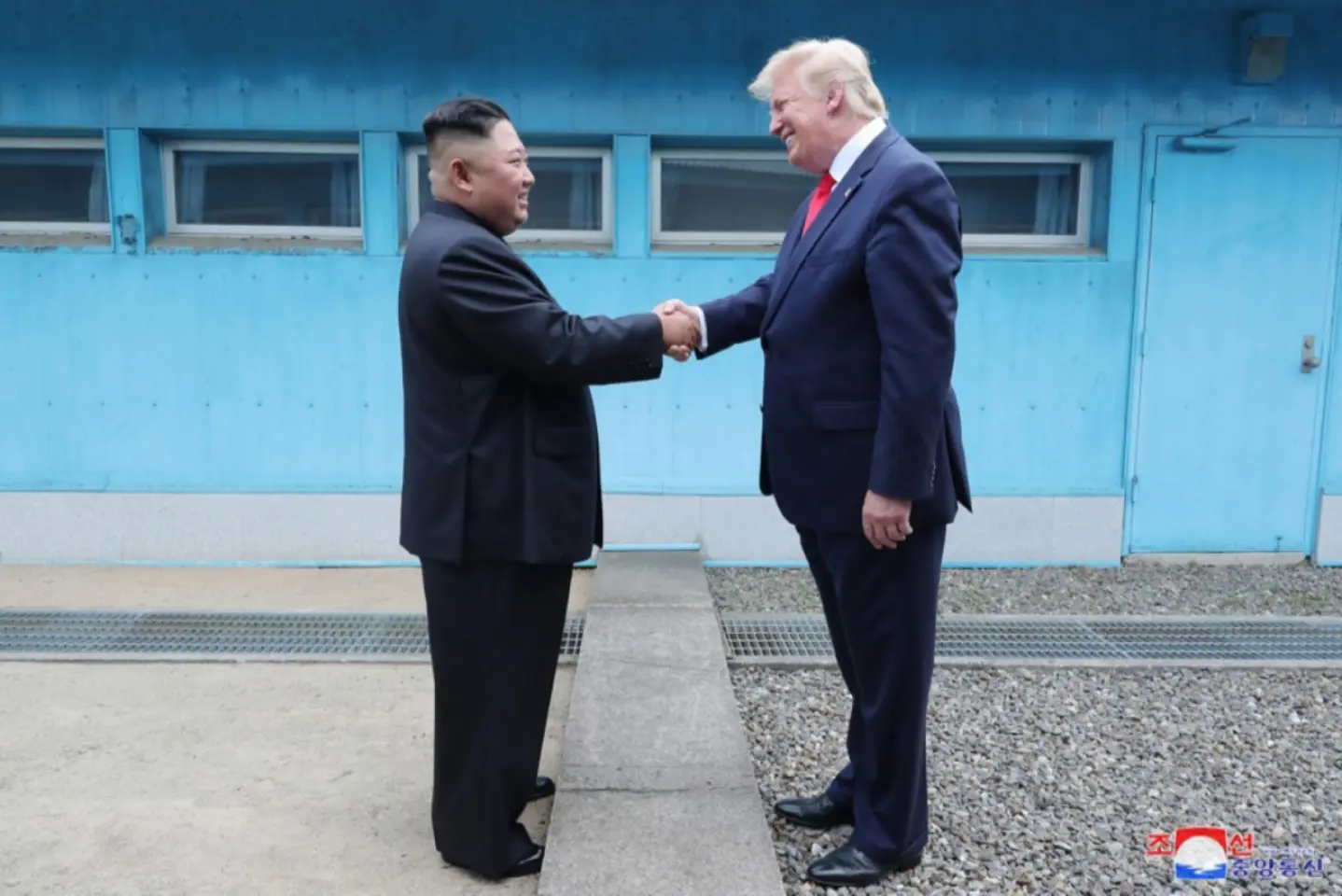 Donald Trump se va întâlni cu Kim Jong Un