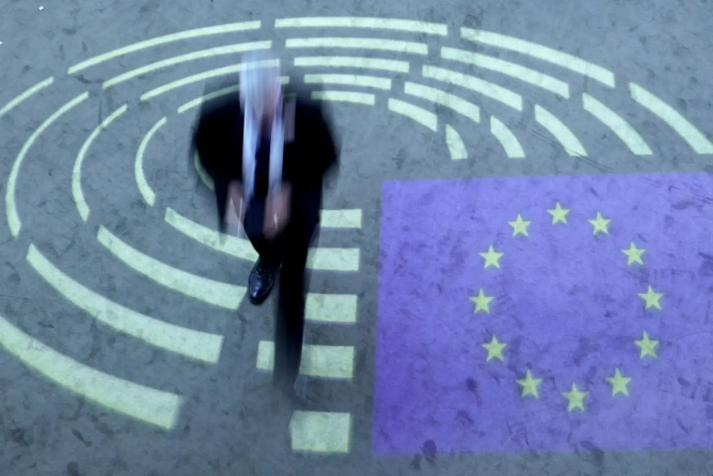 UE solicită urgent un acord privind utilizarea activelor rusești înghețate pentru Ucraina