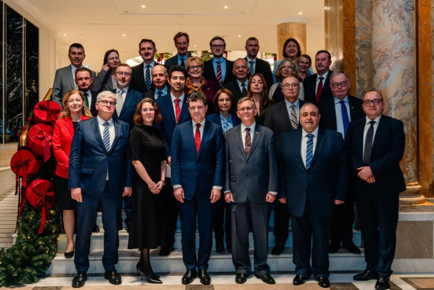 Nicuşor Dan s-a întâlnit cu ambasadorii statelor membre ale UE la București