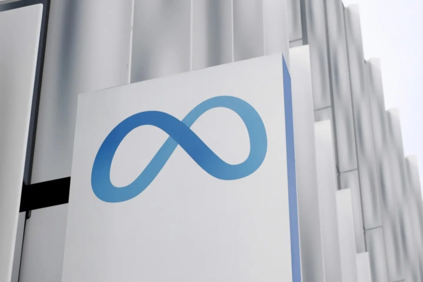 Meta începe să-i elimine pe copiii australieni de pe Instagram și Facebook