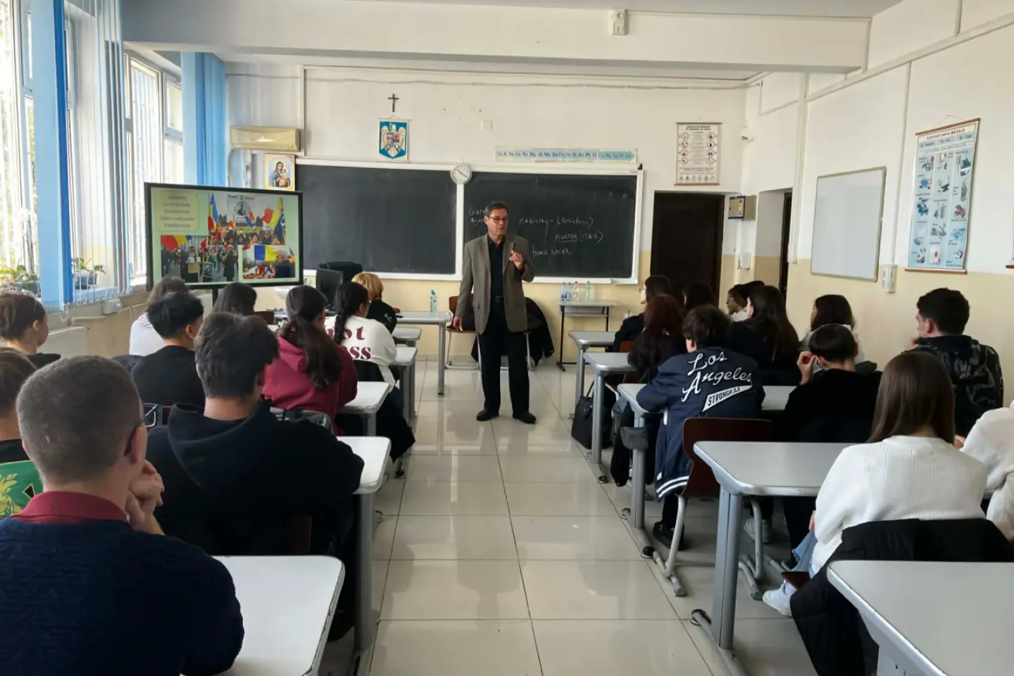 România are cea mai mică rată de abandon a studiilor liceale şi superioare din UE