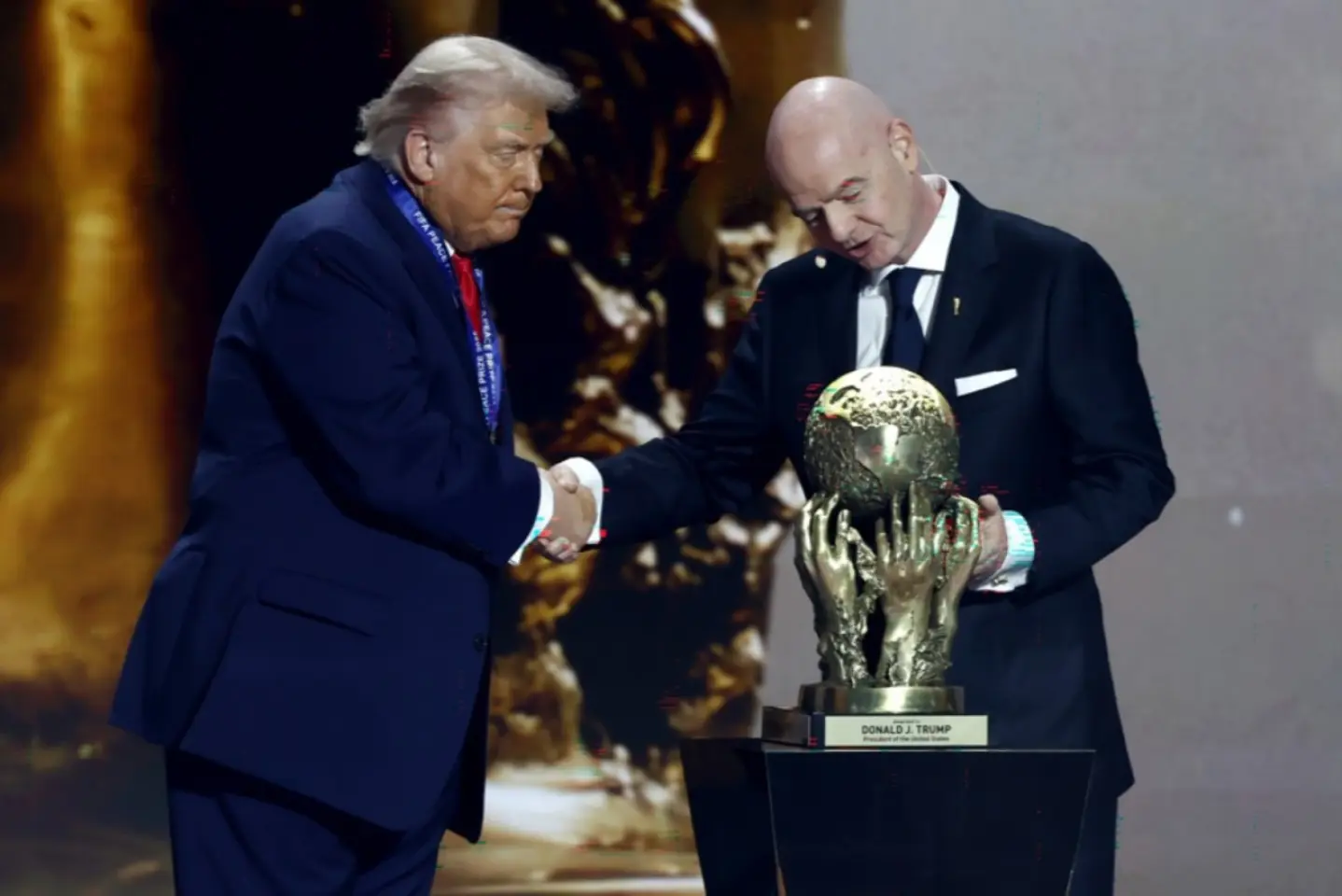 De ce Donald Trump nu este chiar „făcătorul de pace” în care se erijează 