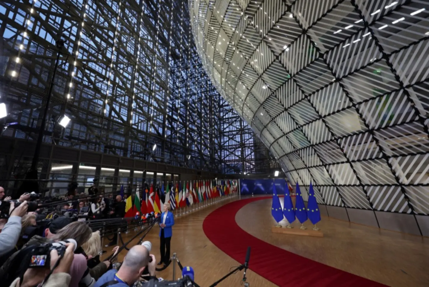 Liderii UE se reunesc pentru a găsi o soluție la finanțarea Ucrainei 