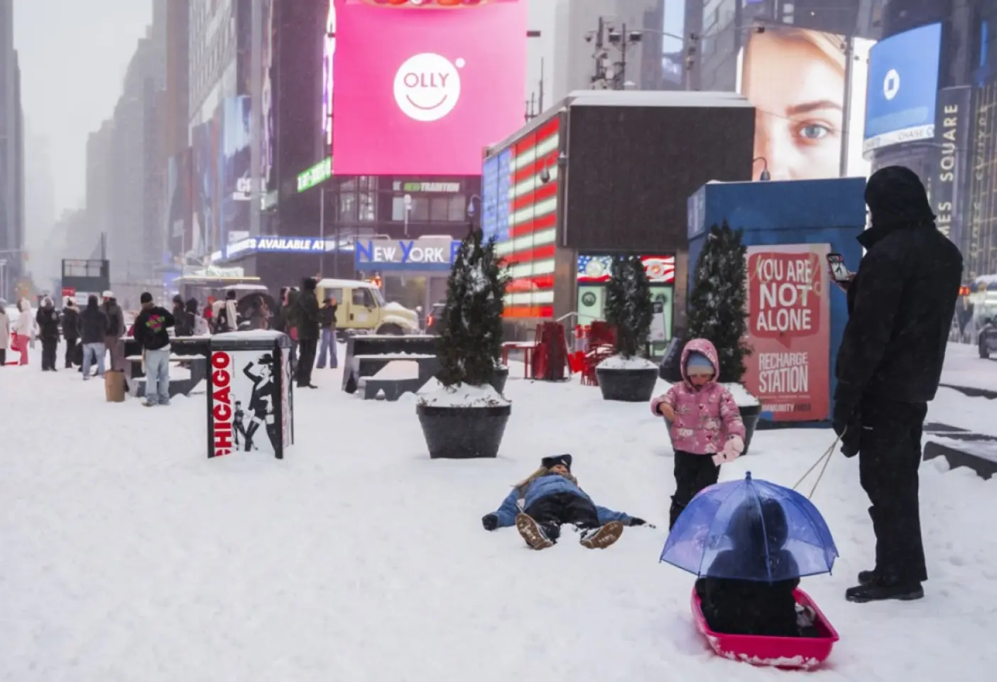 Newyorkezii se distrează sub ninsoare