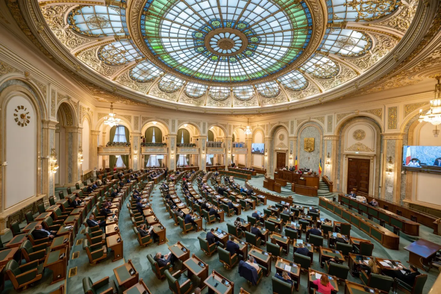 Senatul a respins cele trei moțiuni simple depuse de opoziția suveranistă