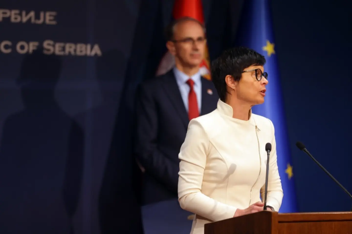 UE amenință Serbia cu blocarea finanțării din cauza modificării legilor justiţiei