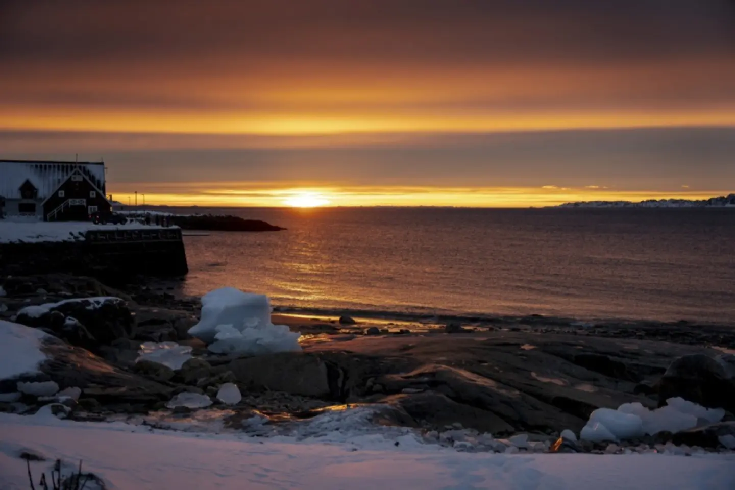 Nave de război și avioane de luptă britanice în Arctica