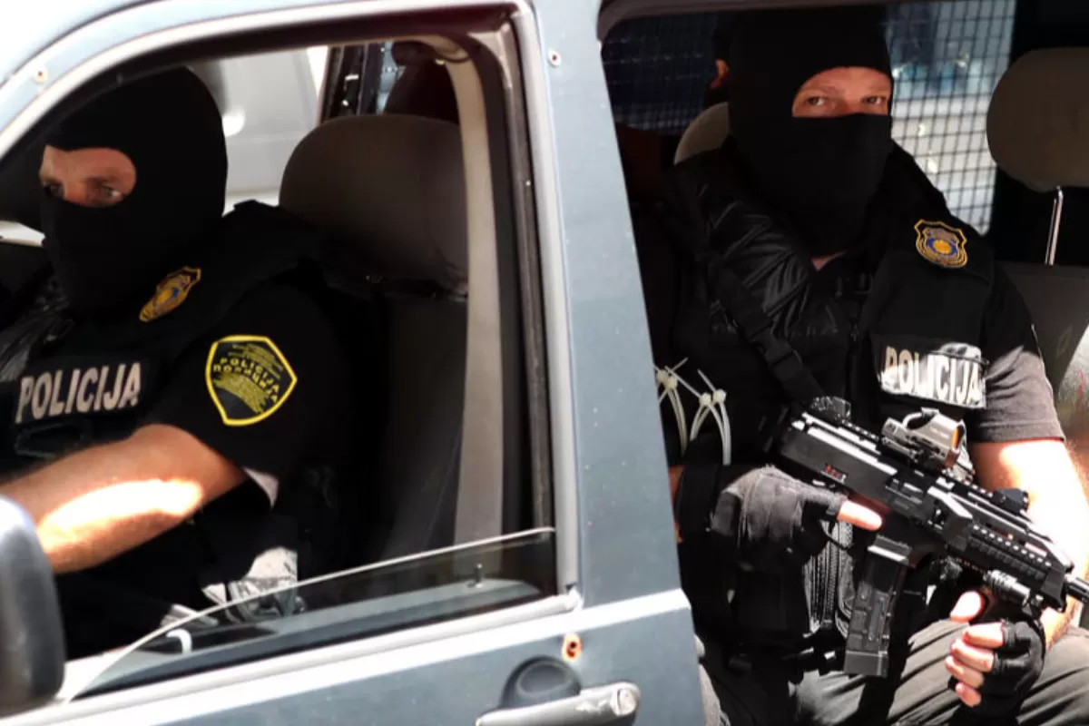 Object Name: BOSNIA POLICE DAY