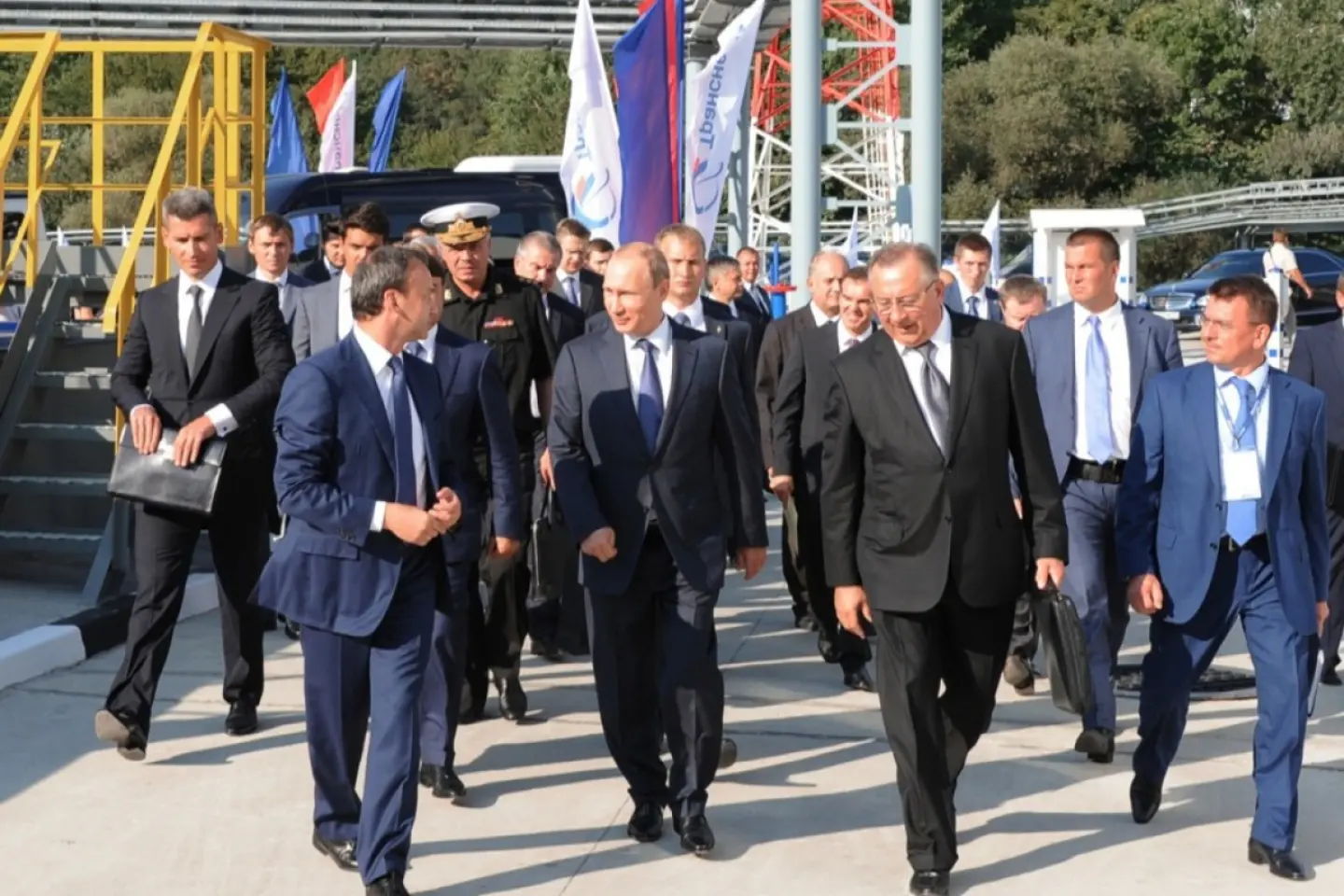 Ucraina atacă un terminal petrolier rusesc și o bază navală de la Marea Neagră