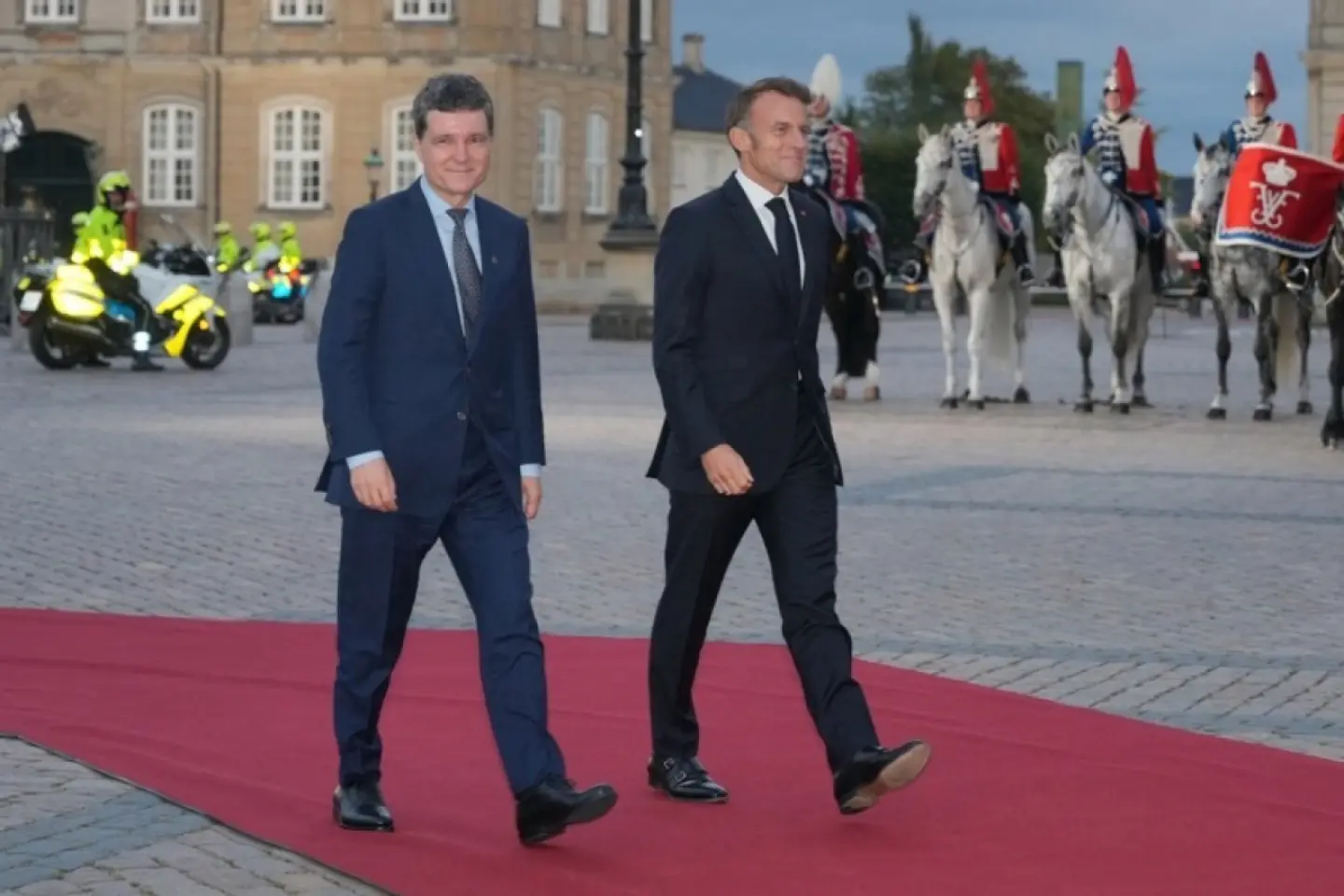 Nicuşor Dan exclude prezenţa armelor nucleare pe teritoriul României, 