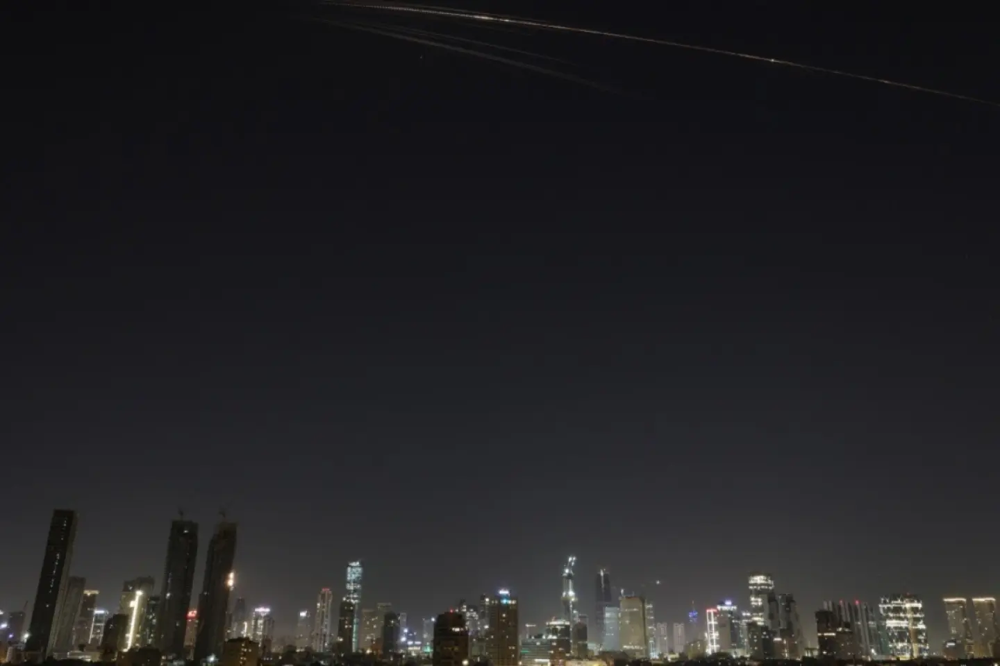 Iranul lovește Tel Aviv-ul ca represalii pentru uciderea șefului securității iraniene