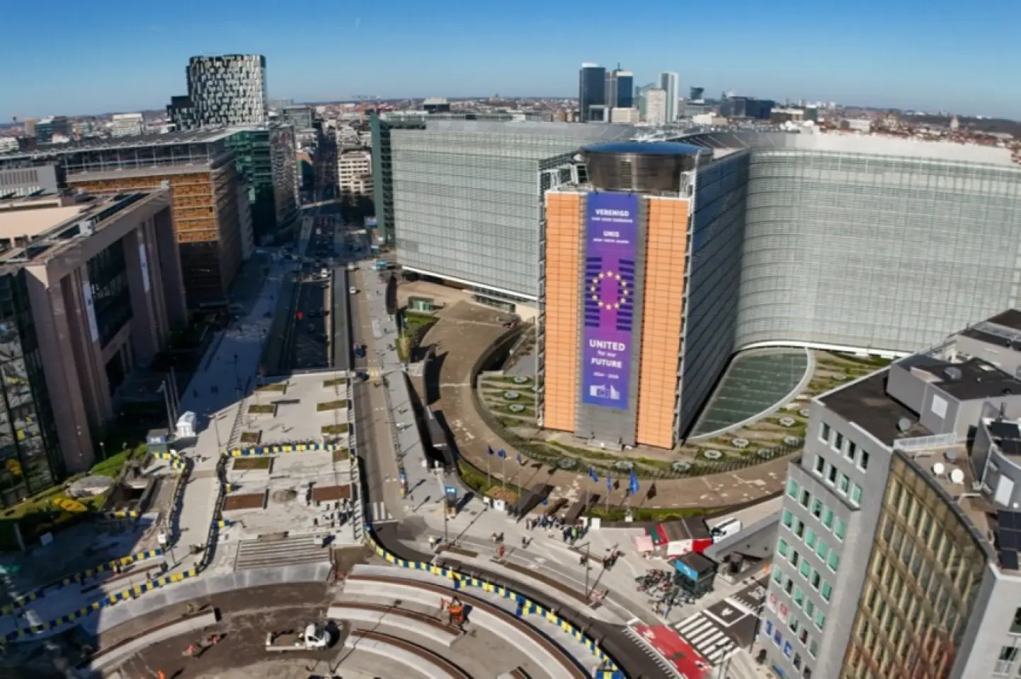 Summitul UE se anunţă tumultuos din cauza opoziţiei Ungariei la împrumutul pentru Ucraina