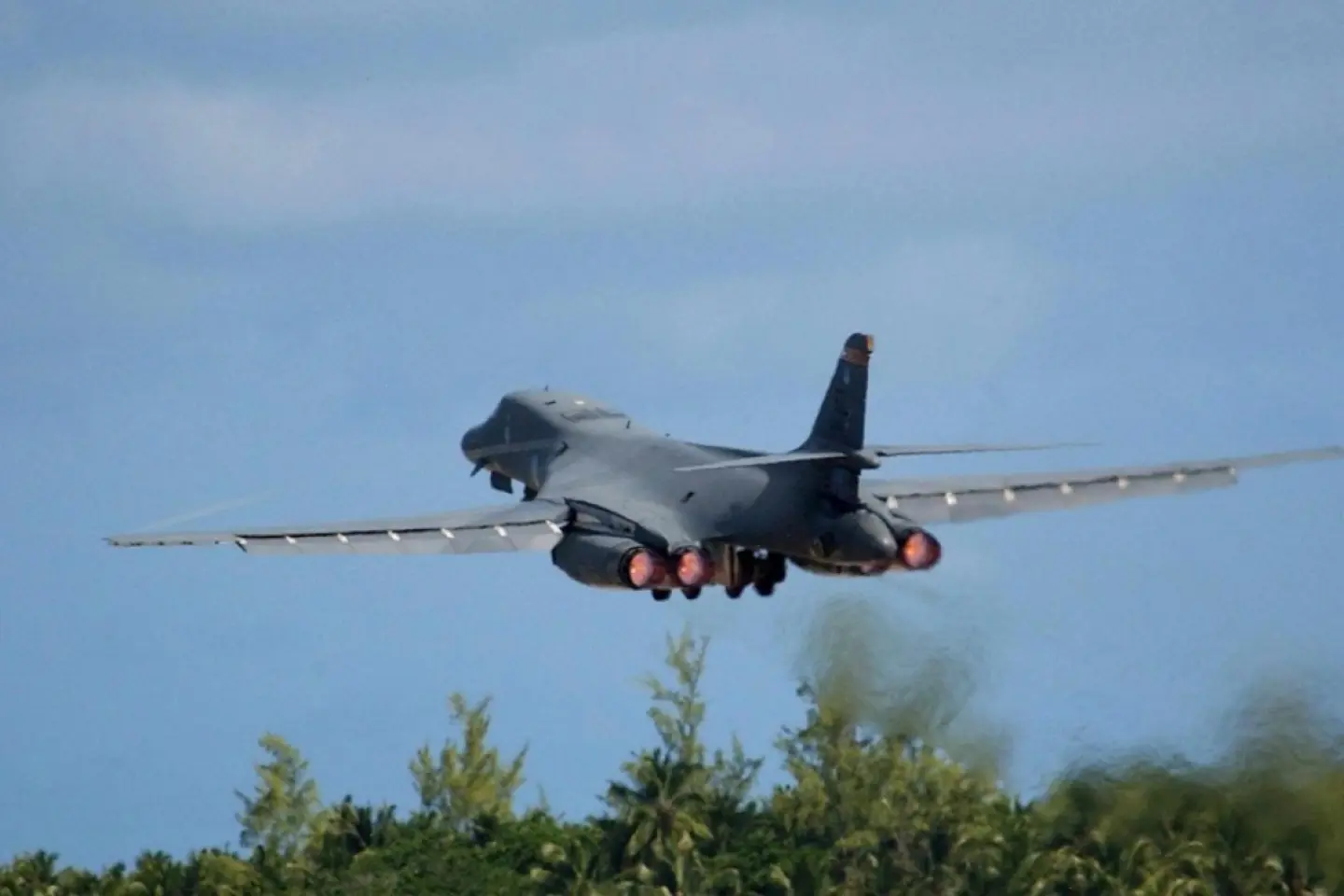 Atac eșuat al Iranului asupra unei baze aeriene britanice din Oceanul Indian