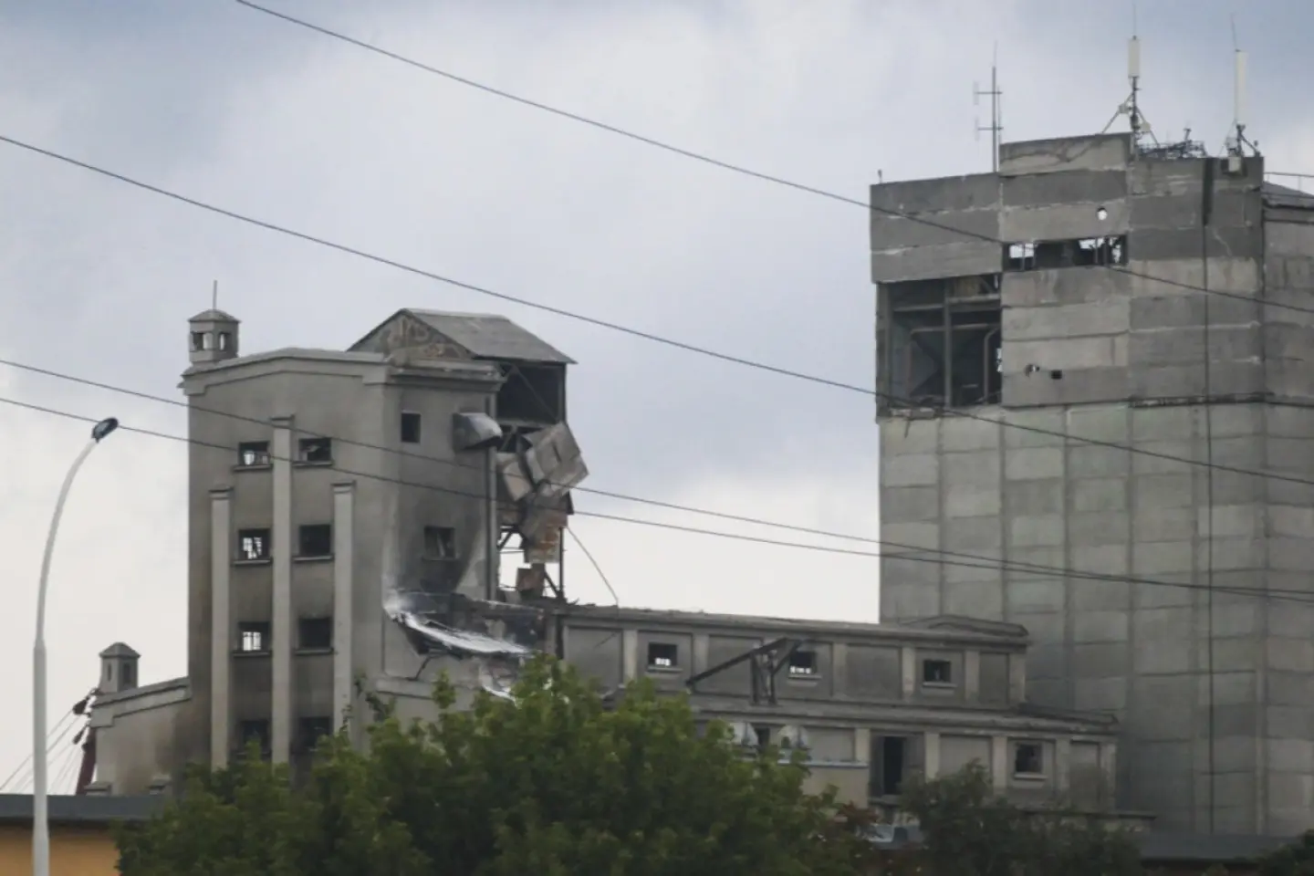 Un mort la Ismail şi zeci de mii de oameni rămaşi fără curent în nordul Ucrainei în urma atacurilor Rusiei