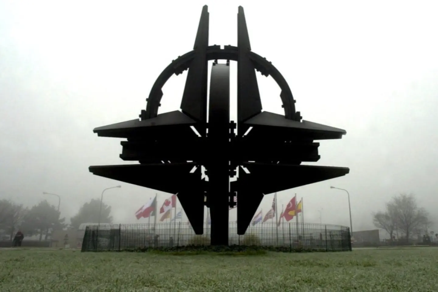 Puterile europene își reafirmă angajamentul față de NATO după amenințările lui Trump