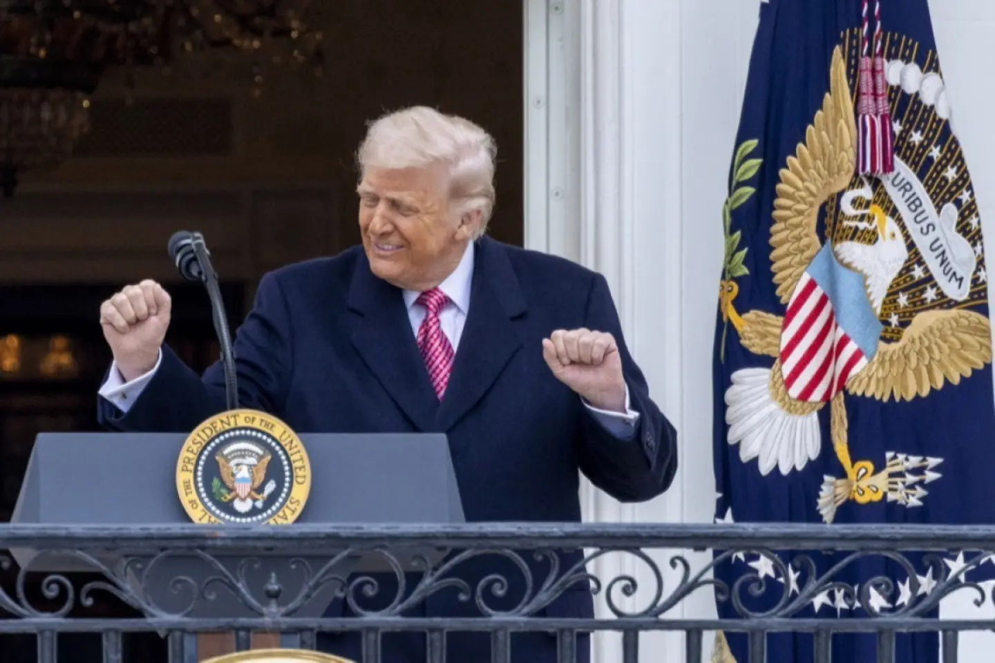 Petrolul scade sub 100 de dolari barilul după declarațiile încurajatoare ale lui Trump