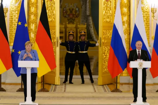 Cancelarul german Angela Merkel cere din nou, la Moscova, eliberarea opozantului rus Aleksei Navalnîi