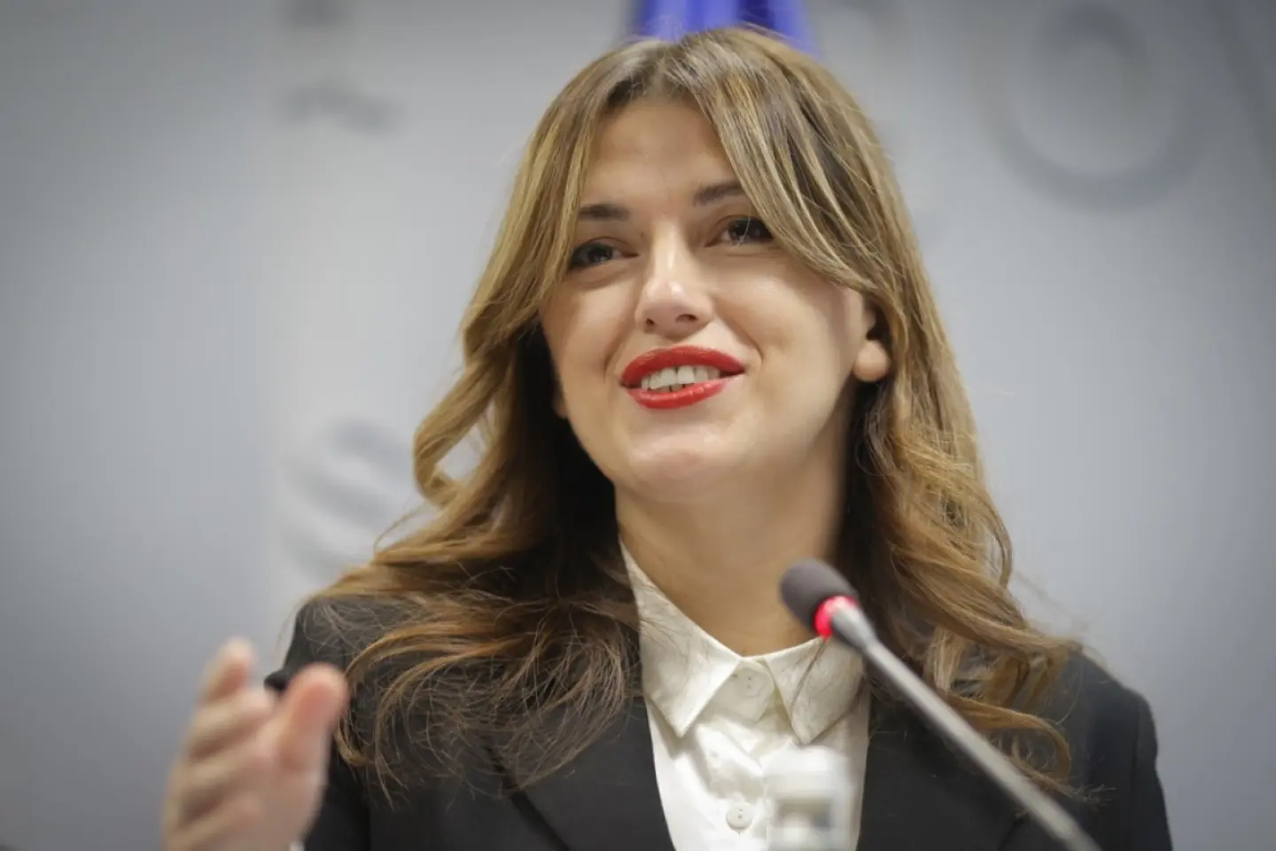 Albulena Haxhiu a devenit preşedintă interimară a Kosovo