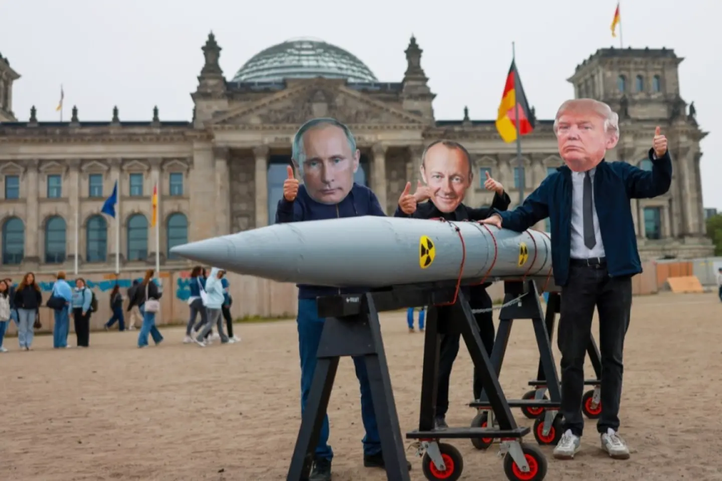 FAKE NEWS: World War III can only be stopped by removing Zelensky