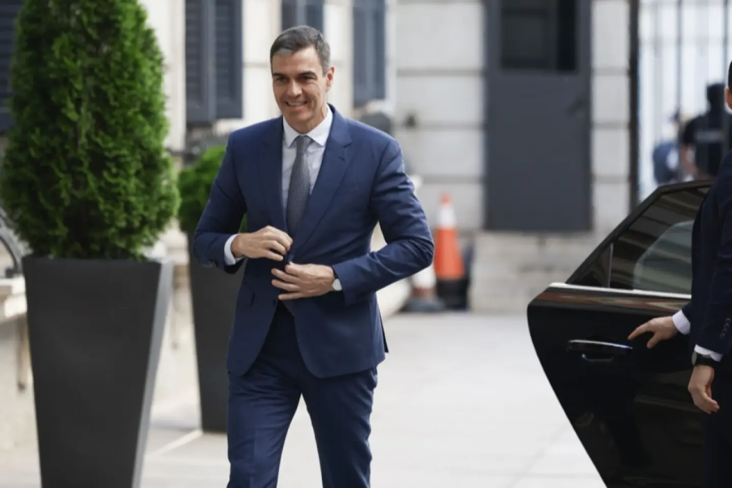 Spania începe reglementarea situaţiei pentru migranţii fără acte