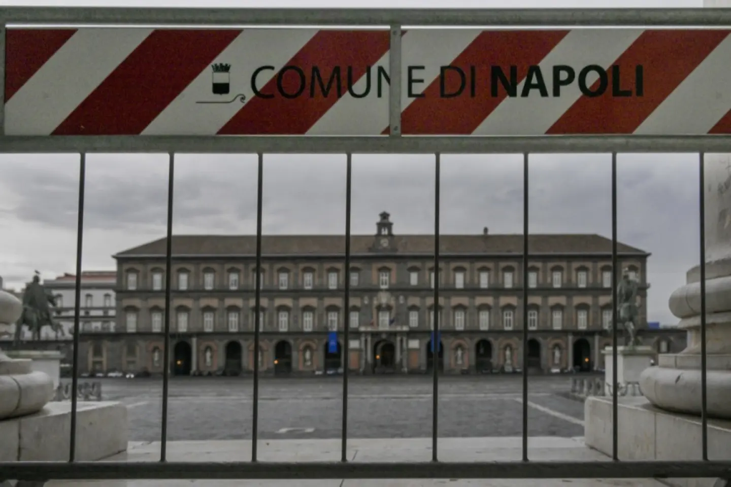 Tentativă de jaf la o bancă din Napoli