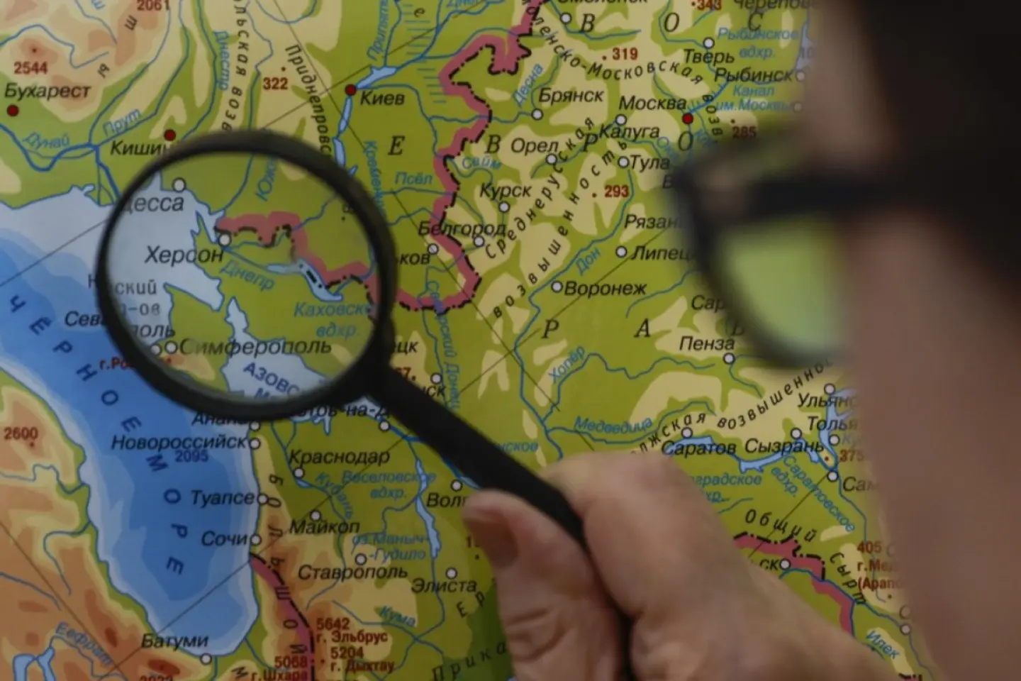 FAKE NEWS: Deputații de la Kiev știu că Ucraina va ceda teritorii și fug de răspundere