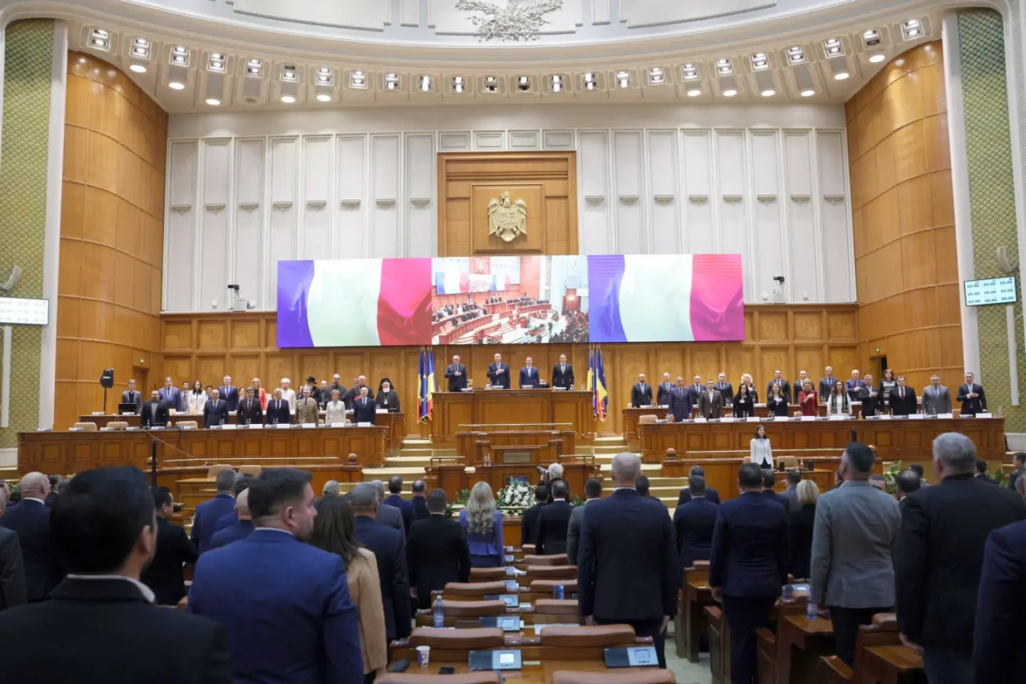 A început dezbaterea moţiunii de cenzură