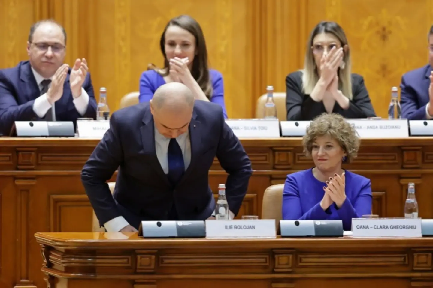 PSD și AUR au resuscitat sloganul „nu ne vindem țara!