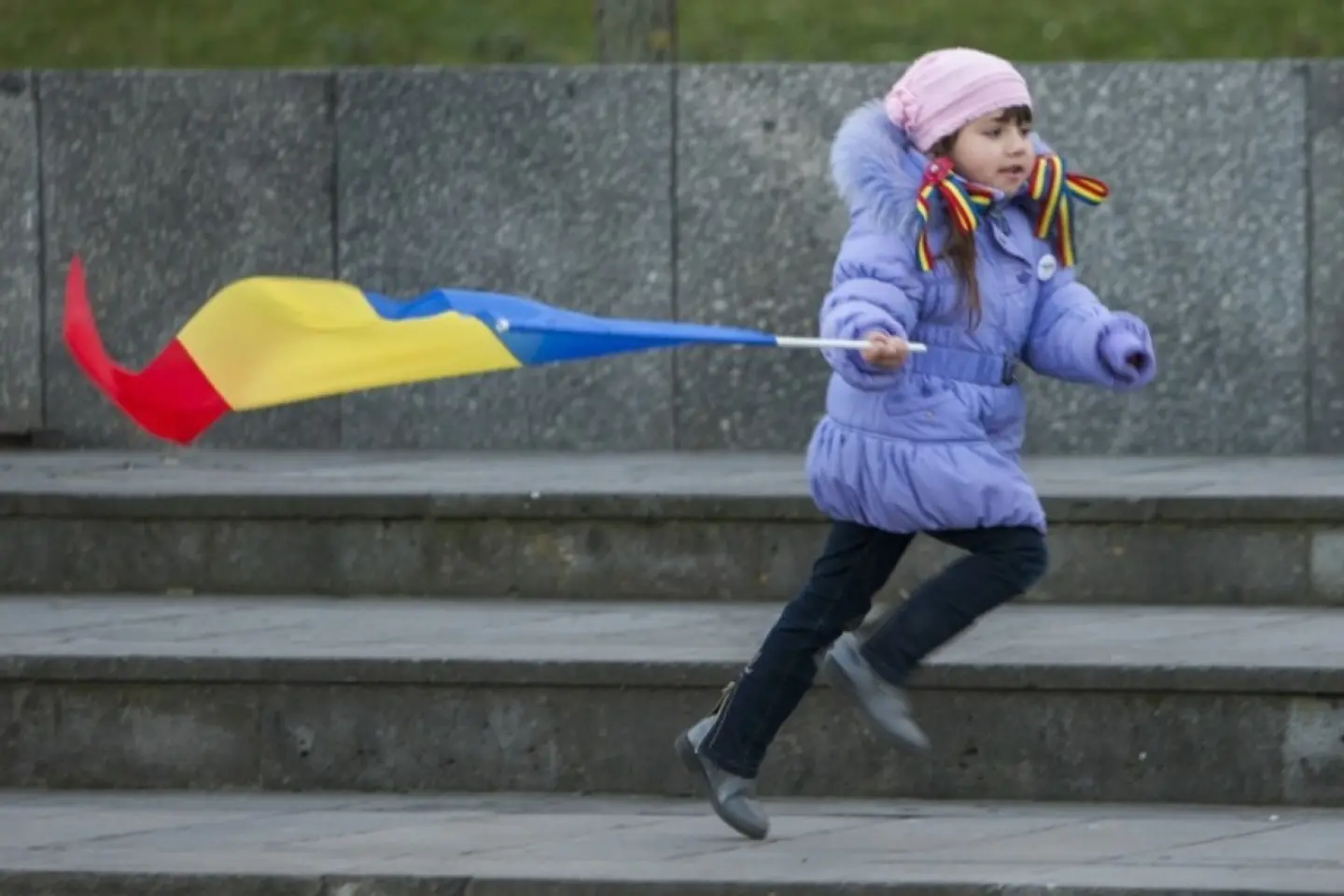 Peste 70% dintre români spun că ar vota pentru unirea cu R. Moldova
