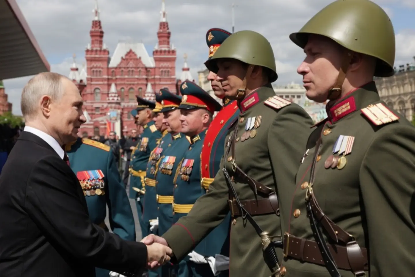 Falsul militarism al lui Putin. De ce preferă comandanți corupți și implicați în crime de război