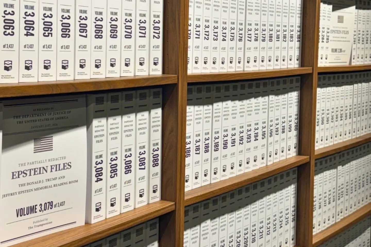 Toate documentele din dosarul Epstein, expuse într-o bibliotecă temporară din New York