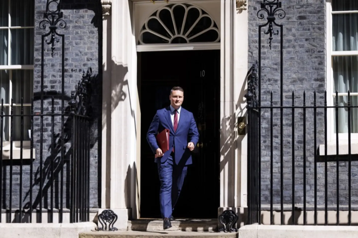 Fostul ministru britanic al Sănătăţii îşi anunţă intenţia de a-l înlocui pe premierul Keir Starmer
