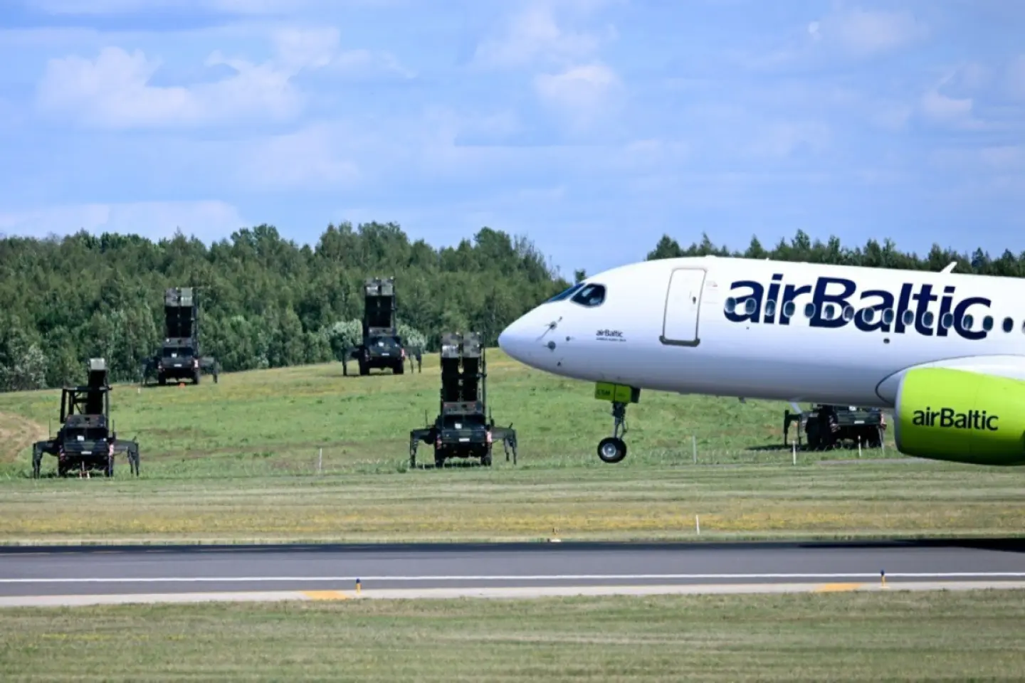 Zboruri suspendate pe aeroportul din Vilnius după o alertă de drone