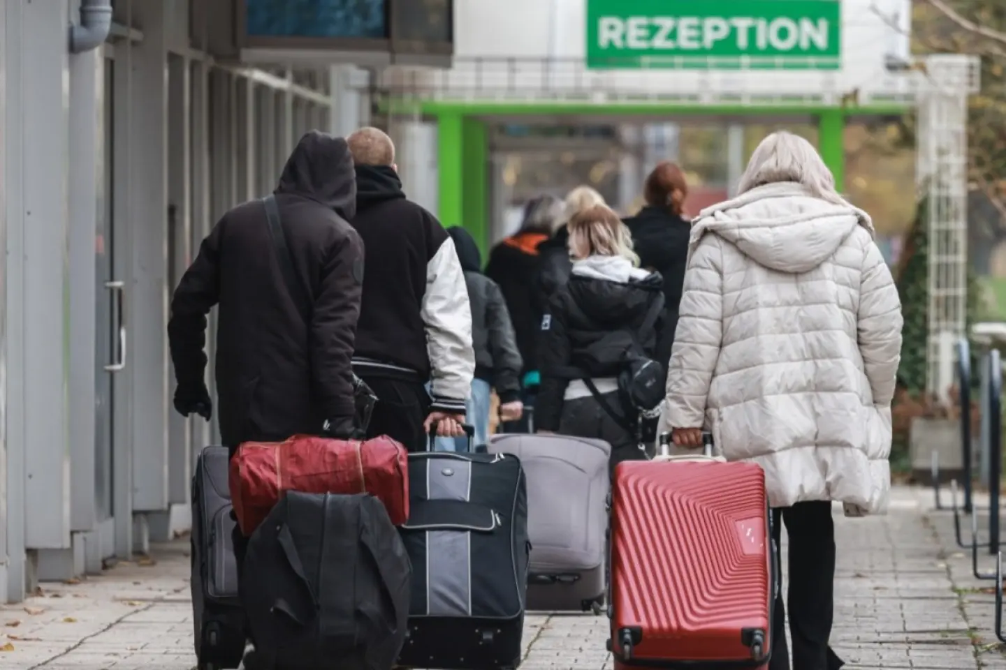 UE ia în considerare limitarea protecţiei pentru bărbaţii ucraineni apți combatanți