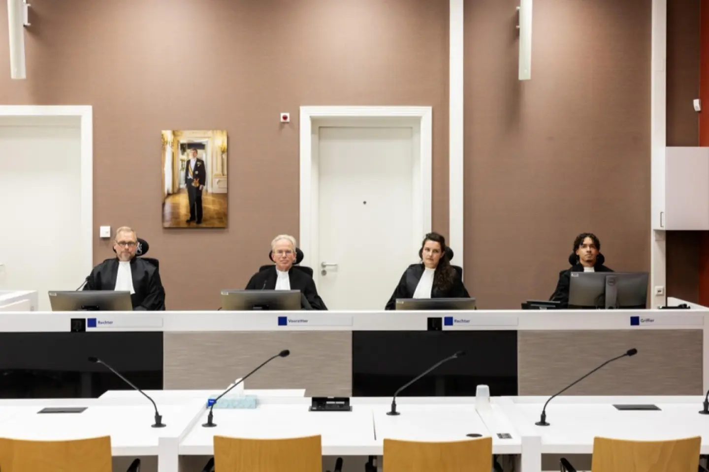 Hoții coifului de la Coțofenești, condamnați la aproape 4 ani de închisoare